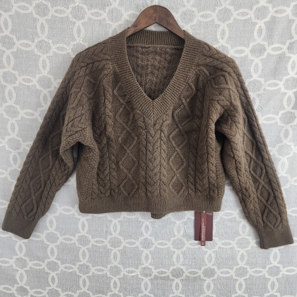 New with tag OGL V Neck Knit Sweater Cropped Army Green Women's S-M